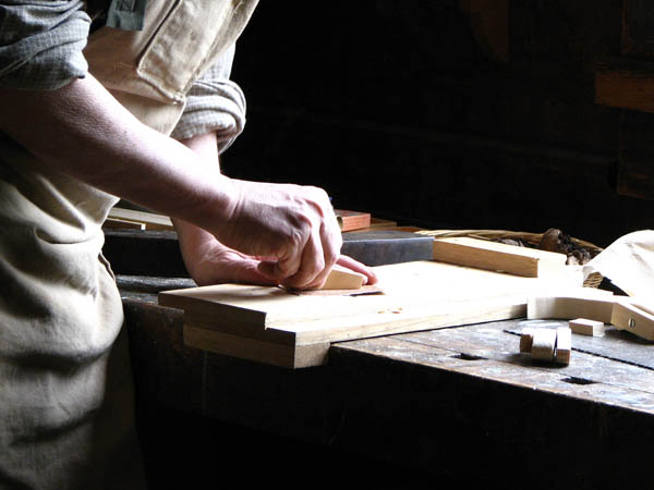 Nacemos de la influencia y formación  heredada en el sector de la <strong>carpintería de madera y ebanistería  en Celrà.</strong>